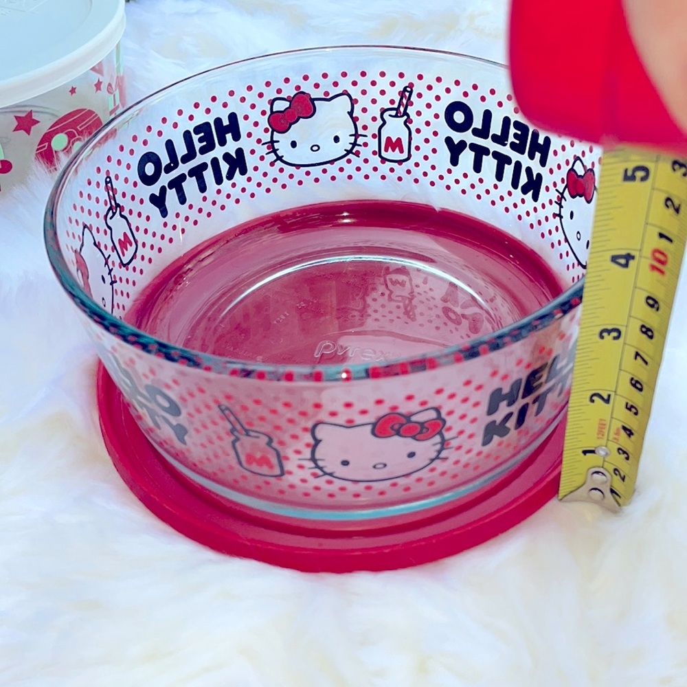 Pyrex Hello Kitty bowl with lid
